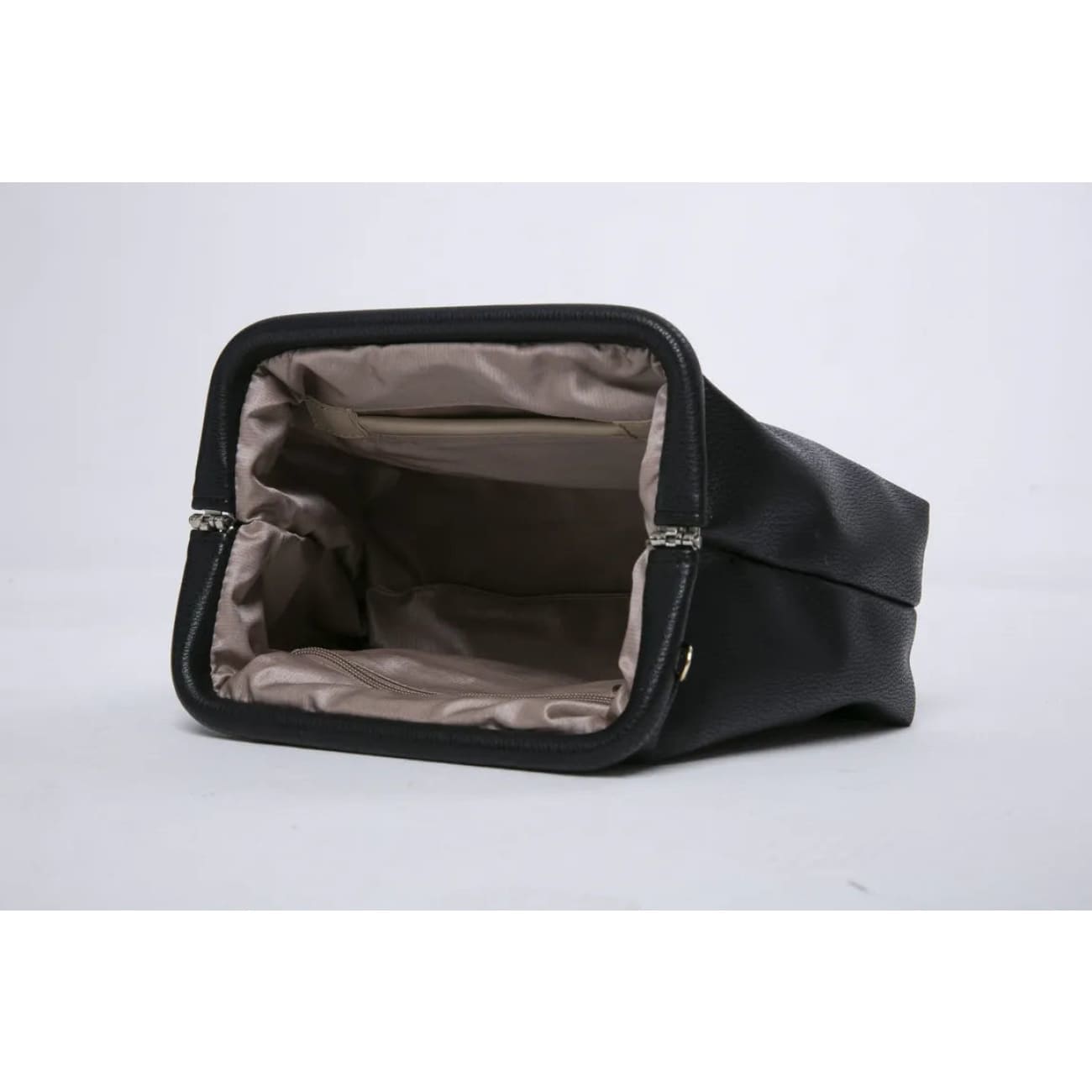 Rock Chocs  Esmay Belle Vegan Black Handbag Rock Chocs  Bags Belle Vegan Black Handbag cruelty free handbags Esmay Belle Vegan Black Handbag Esmay Store Vegan bags ethical vegan handbags Rock  Chocs vegan bags Rock Chocs Vegan handbags summer vegan bags vegan bags and purses Vegan hand bag